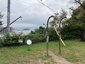 吉浦運動場のぶらさがりトレーナー - 大久保体器 (写真は問い合わせフォームでいただいたもの。2026.10.24)